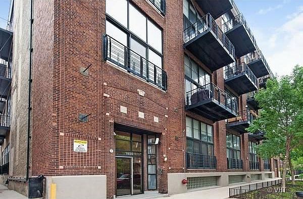 1st image of 1935 N Fairfield Ave APT 303