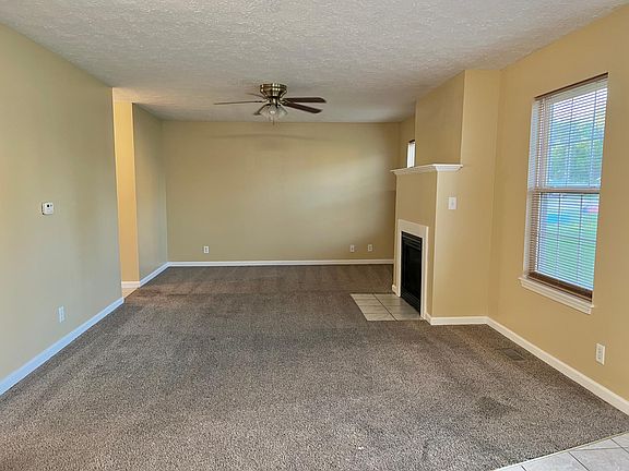 4th image of 415 Fairington Ave