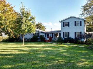 5955 Yahn Rd, Farmington, NY 14425