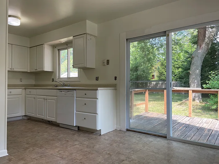 6214 Raymond Rd — Photo 7