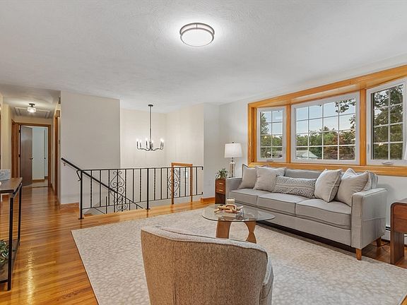 5th image of 156 Mill St
