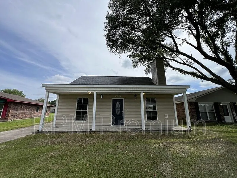 4 bed, 2.0 bath, 1840 sqft, $1,950 — Photo 2
