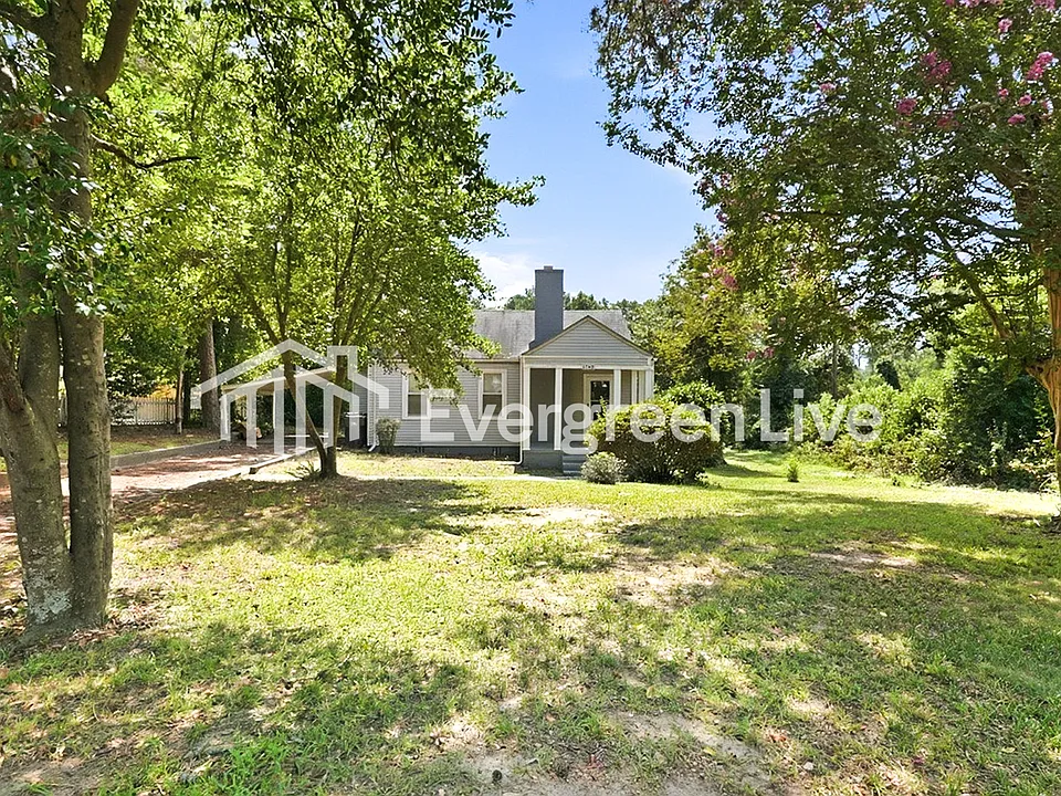 1742 Pinetree Rd