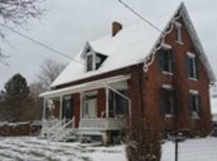 14 Oak St, Champlain, NY 12919