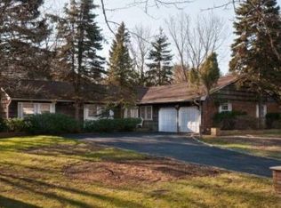 44 Quintree Ln, Melville, NY 11747
