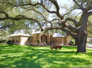 121 Abrego Ridge Dr, Floresville, TX 78114