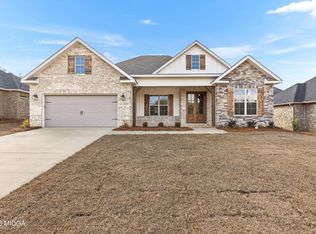 216 Golden Chestnut Bnd, Bonaire, GA 31005