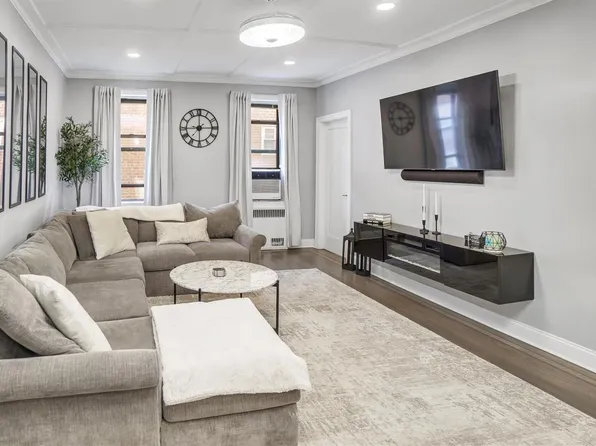 21 Barstow Road #3E, Great Neck, NY 11021