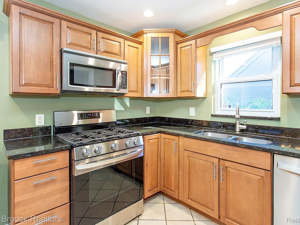 10444 Vernon Ave, photo 11