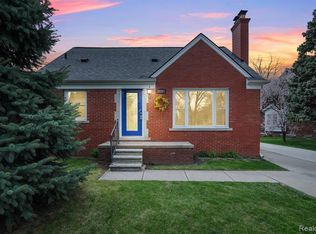 29241 Utica Rd, Roseville, MI 48066