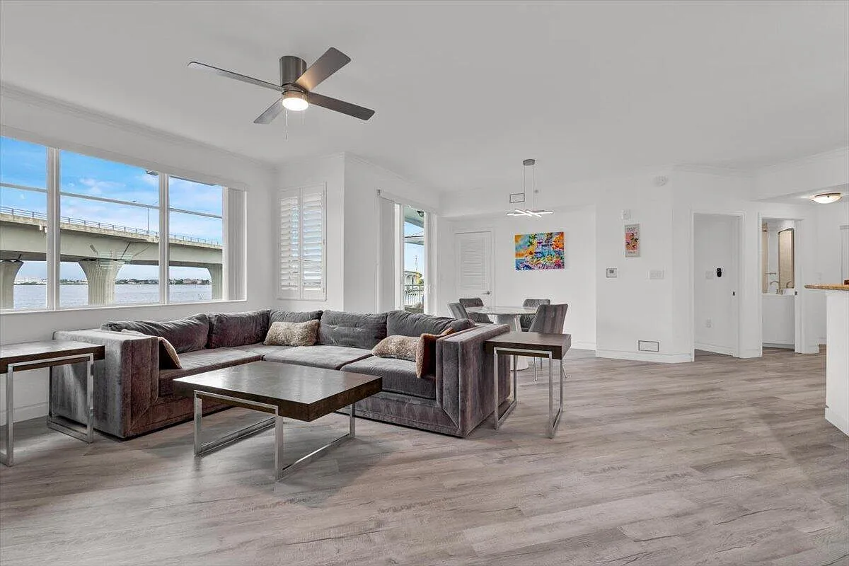 415 NW Flagler Ave — Photo 1