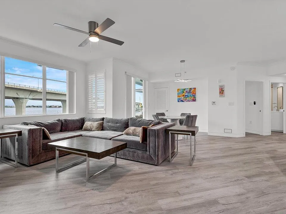 415 NW Flagler Ave