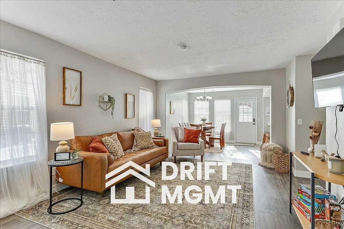 184 E Rideout Hall Ln — Photo 1