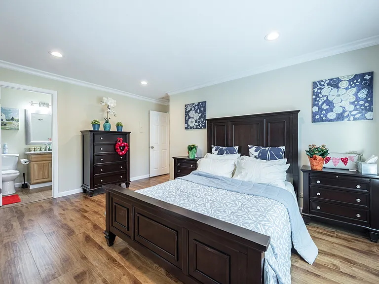 888 Golden Saratoga-Cupertino Apartment Homes — Photo 50