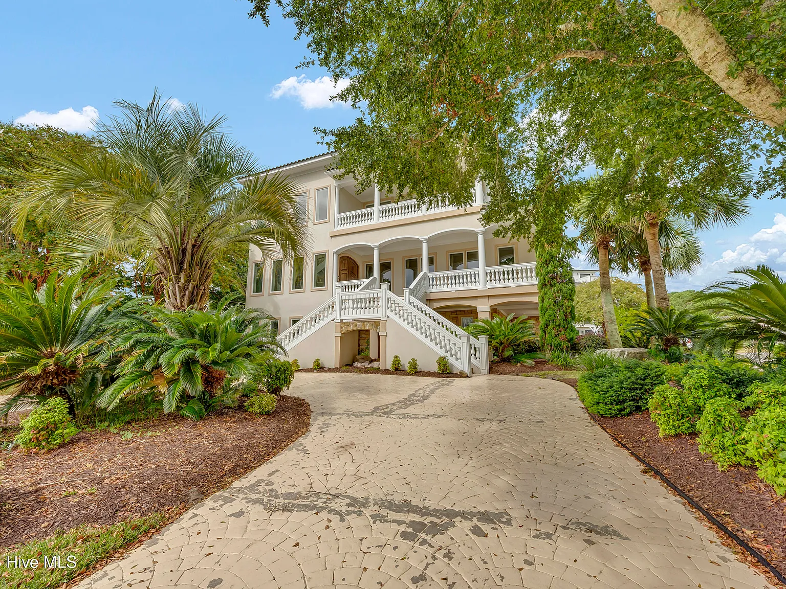 3 bed, 3.5 bath, $5,000 — Photo 1