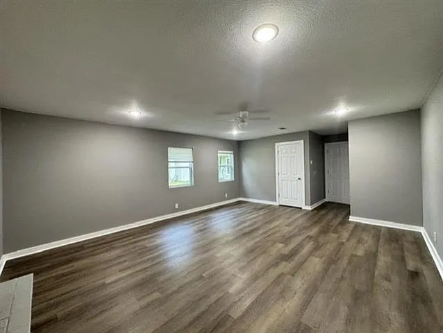 135 Rosewood Dr — Photo 10