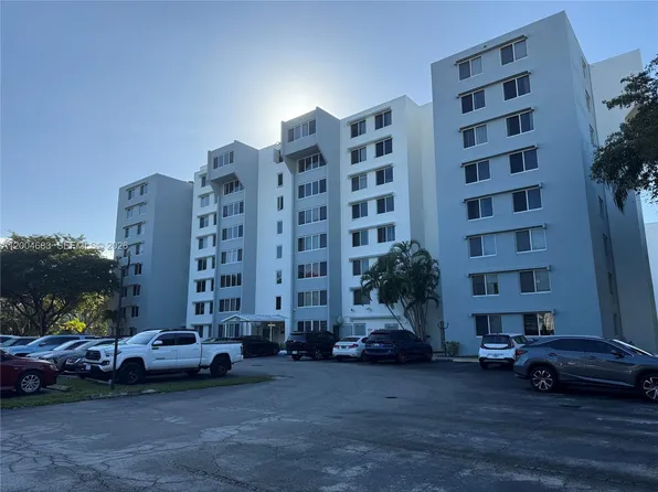 9001 SW 77th Ave APT C709, Miami, FL 33156