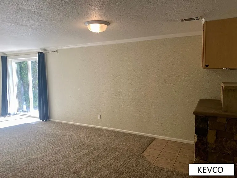 1400 Hillcrest Dr — Photo 13