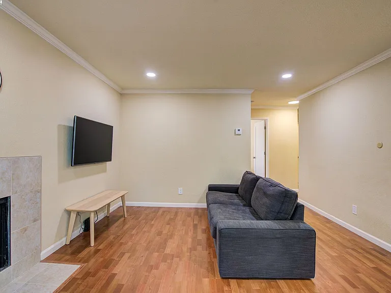 2131 Northwood Cir #F — Photo 7