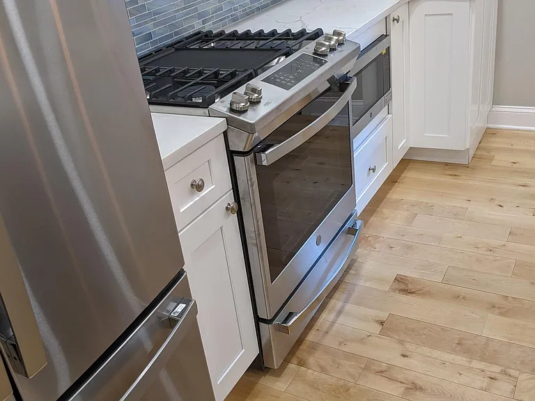 922 Catharine St — Photo 23