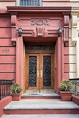 Rented by Perry Associates NYC Inc | media 17