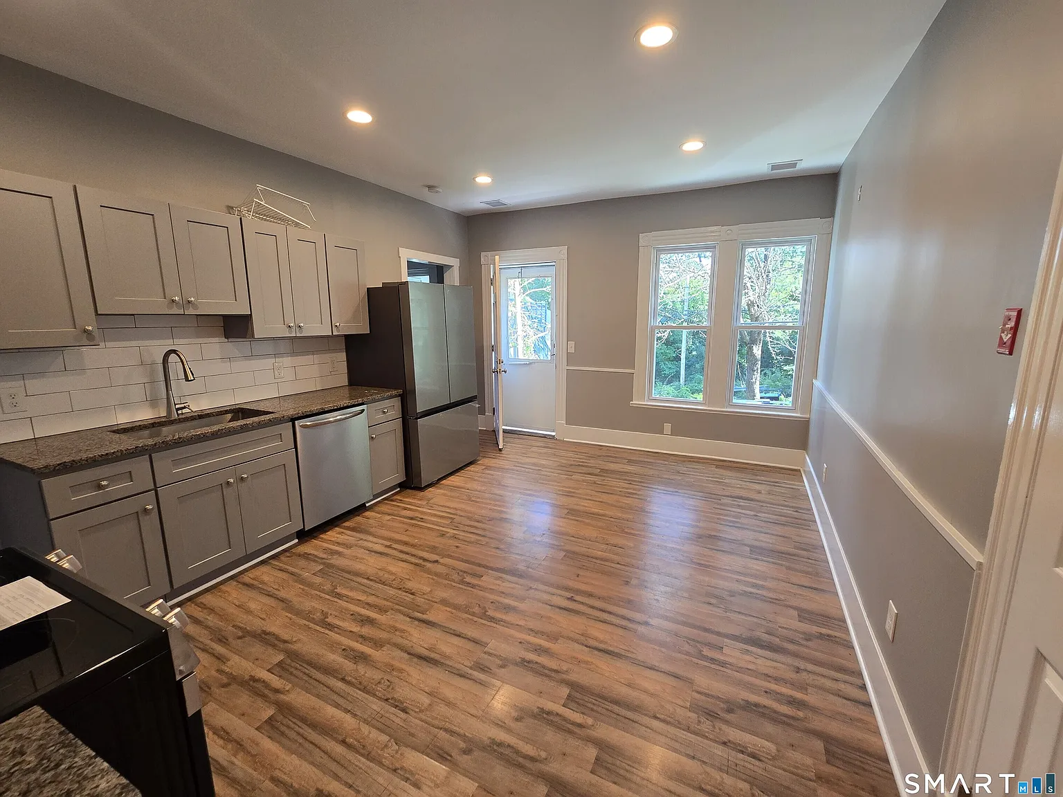 3 bed, 1.0 bath, 1000 sqft, $2,500 — Photo 4