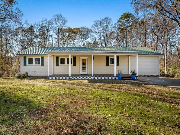 557 Greenbriar Dr, Seneca, SC 29678