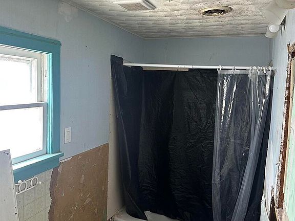 5th image of 8 E Hawkins St