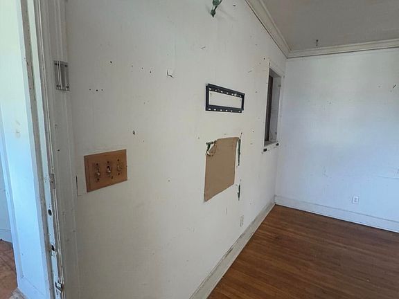 4th image of 1532 Winona Ave