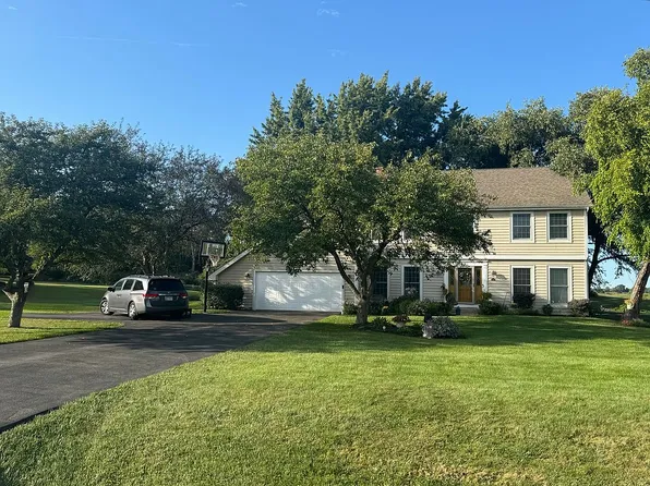 5720 Wild Ash Ln, Crystal Lake, IL 60012