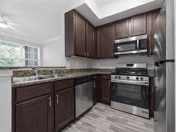 4th image of 1752 Pryor Rd SW #111