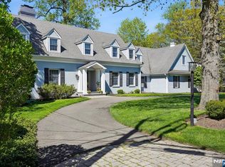 372 Lakeview Dr, Wyckoff, NJ 07481