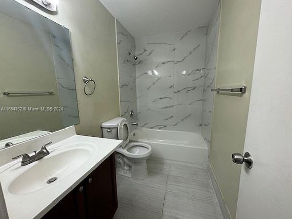 5th image of 1460 Jefferson Dr