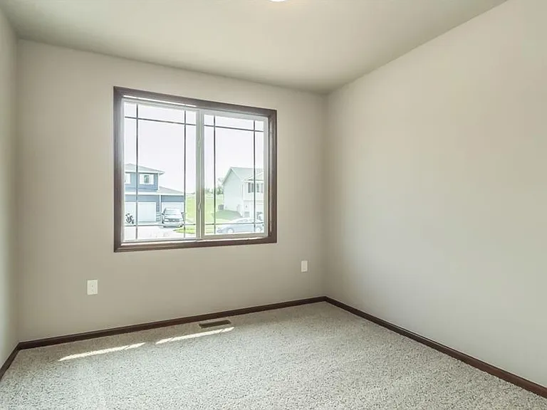 5302 SE 24th St — Photo 10