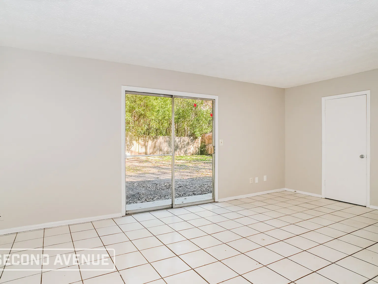 3 bed, 2.0 bath, 1236 sqft, $1,350 — Photo 3