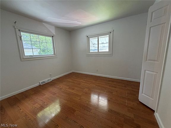 5th image of 1599 Herkender Ave