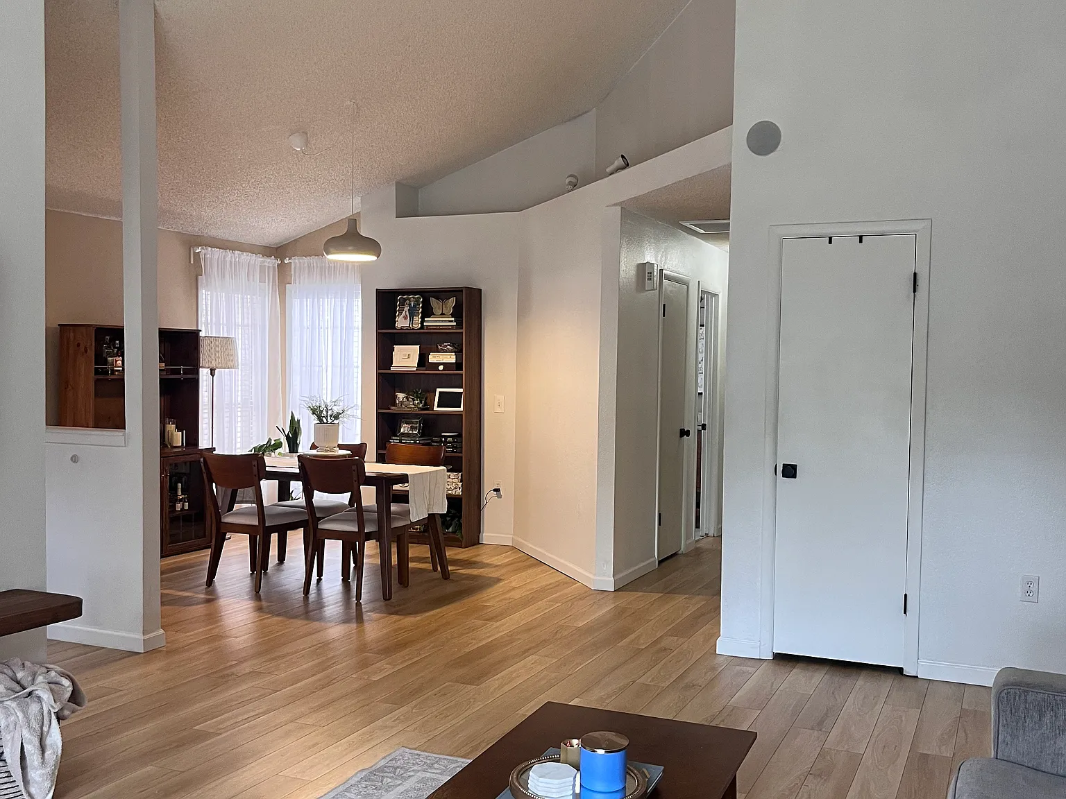 2 bed, 1284 sqft, $2,300 — Photo 3