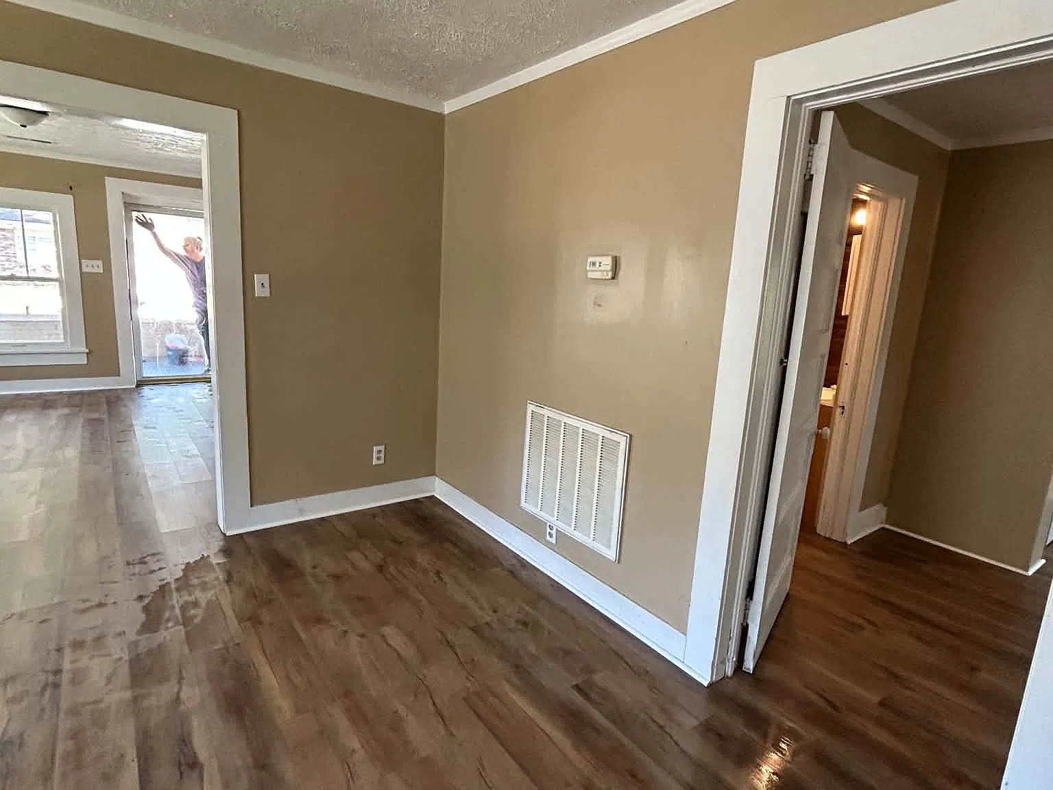 2 bed, 1170 sqft, $850 — Photo 2