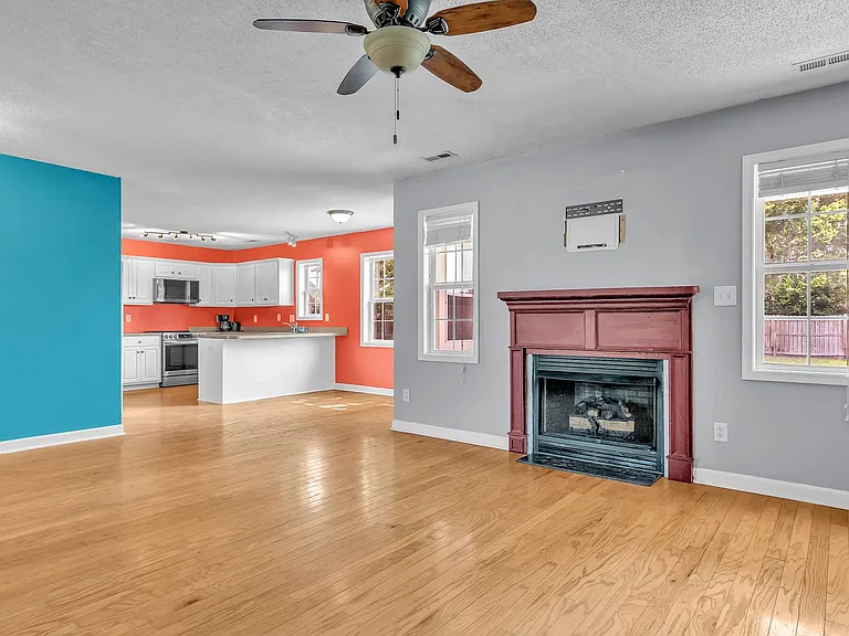 403 Arabian Ln — Photo 11