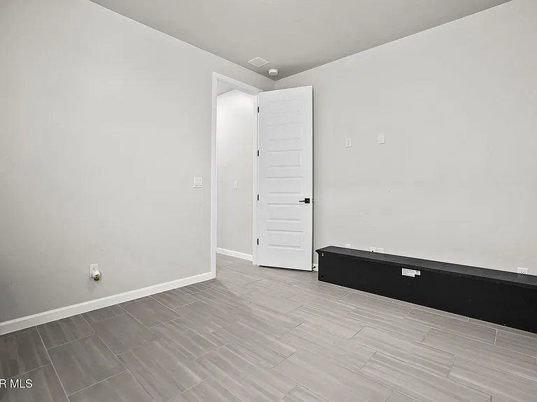 257 Staffs Way — Photo 27