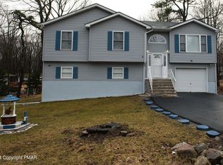 5137 Pine Tree Ln, Pocono Summit, PA 18346