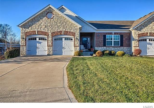 1st image of 157 Amiot Ct