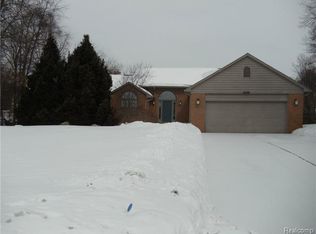 9195 Twin Lakes Ct, White Lake, MI