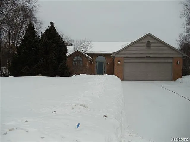 9195 Twin Lakes Ct photo 1
