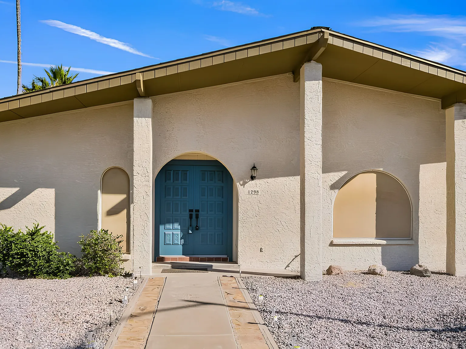 4 bed, 2.0 bath, 1700 sqft, $1,819 — Photo 2