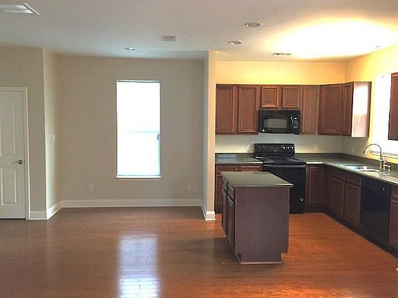 2nd image of 3818 Louisiana Ave