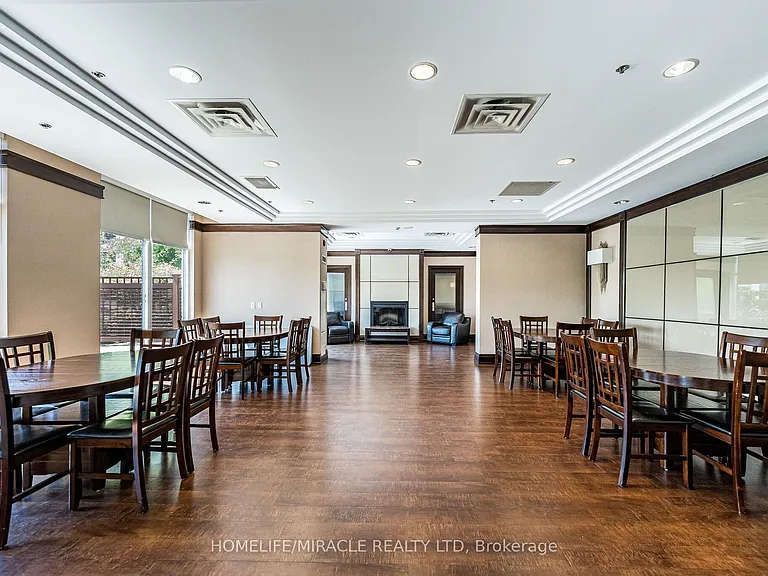 18 Harding Blvd #121 — Photo 37