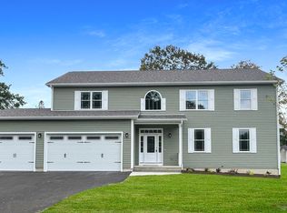 100 Crystal Brook Dr, Springfield, MA 01118
