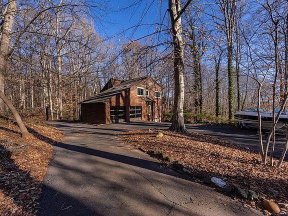 2nd image of 1758 Sherwood Ct