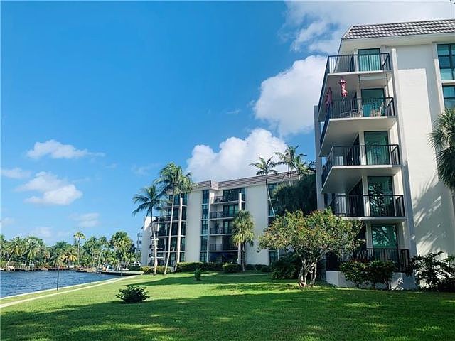 1st image of 900 River Reach Dr #3B